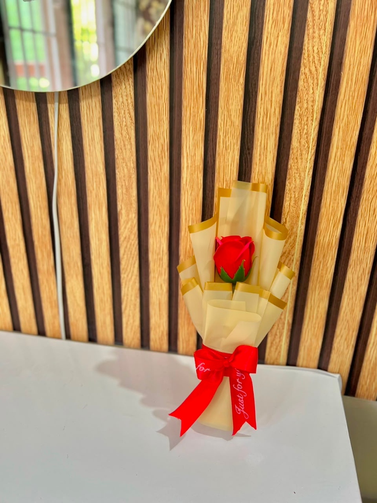 Single Red Rose Gold Cone